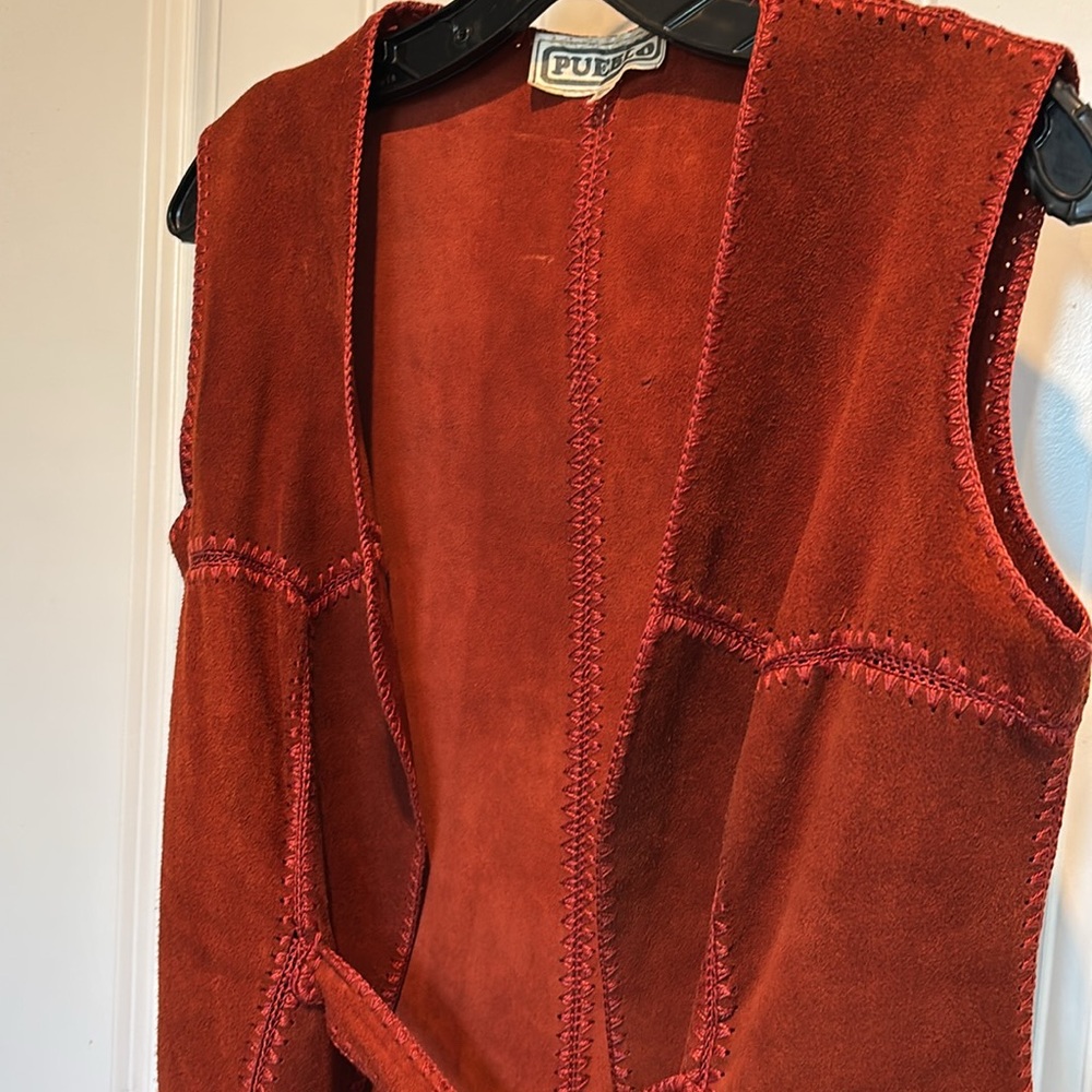 ❤️‍🔥Rare Vintage PUEBLO Navajo Suede Vest
Sm/M - Picture 3 of 15